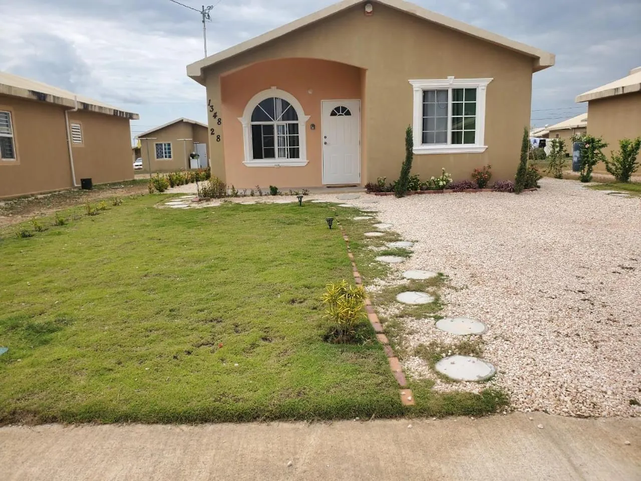 Finest Accommodation Phoenix Park Phase 4 Lot # 1348 Portmore St Catherine location